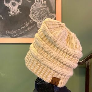 💚 C.C Exclusives Ponytail Hat